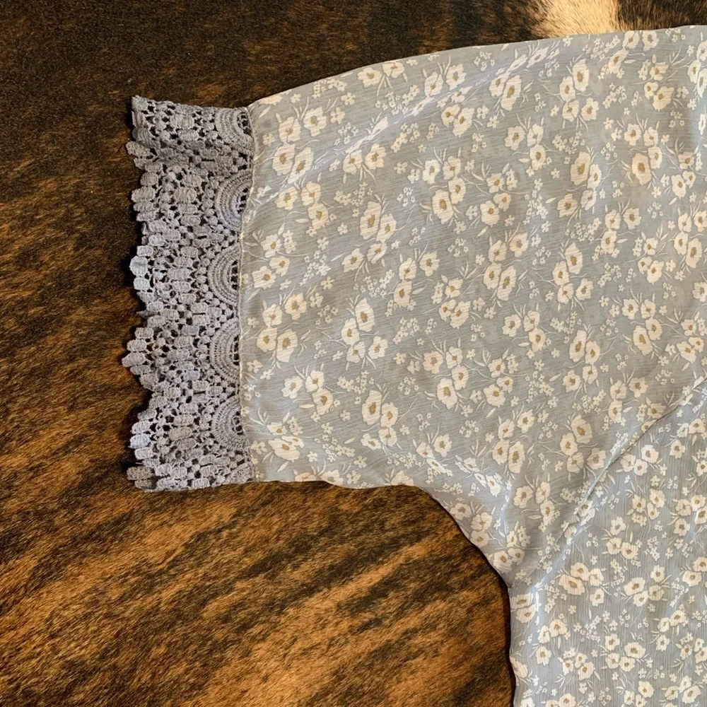 Maurice size 2 (plus) blue with floral cover up/cardigan crochet lace detail - Picture 2 of 6